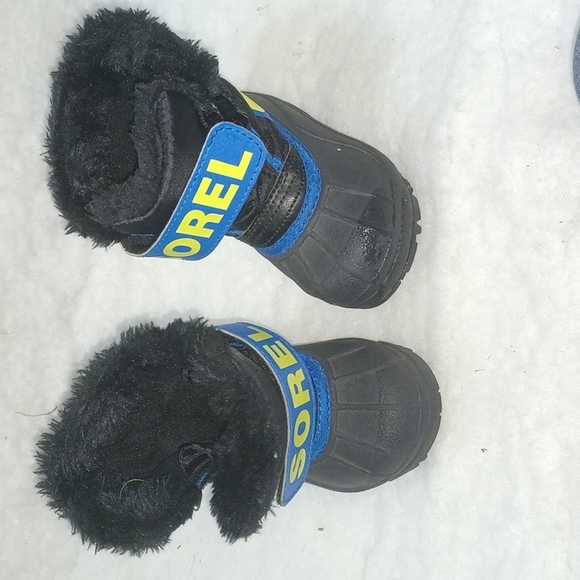 SOREL snow boots. Youth sz. 6 - Picture 4 of 8